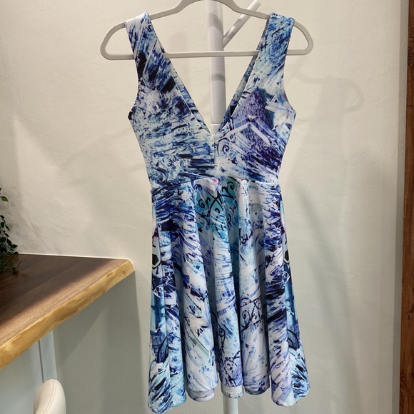 Lipsy London Neoprene circle skirt skater dress fitted bodice - Picture 4 of 15